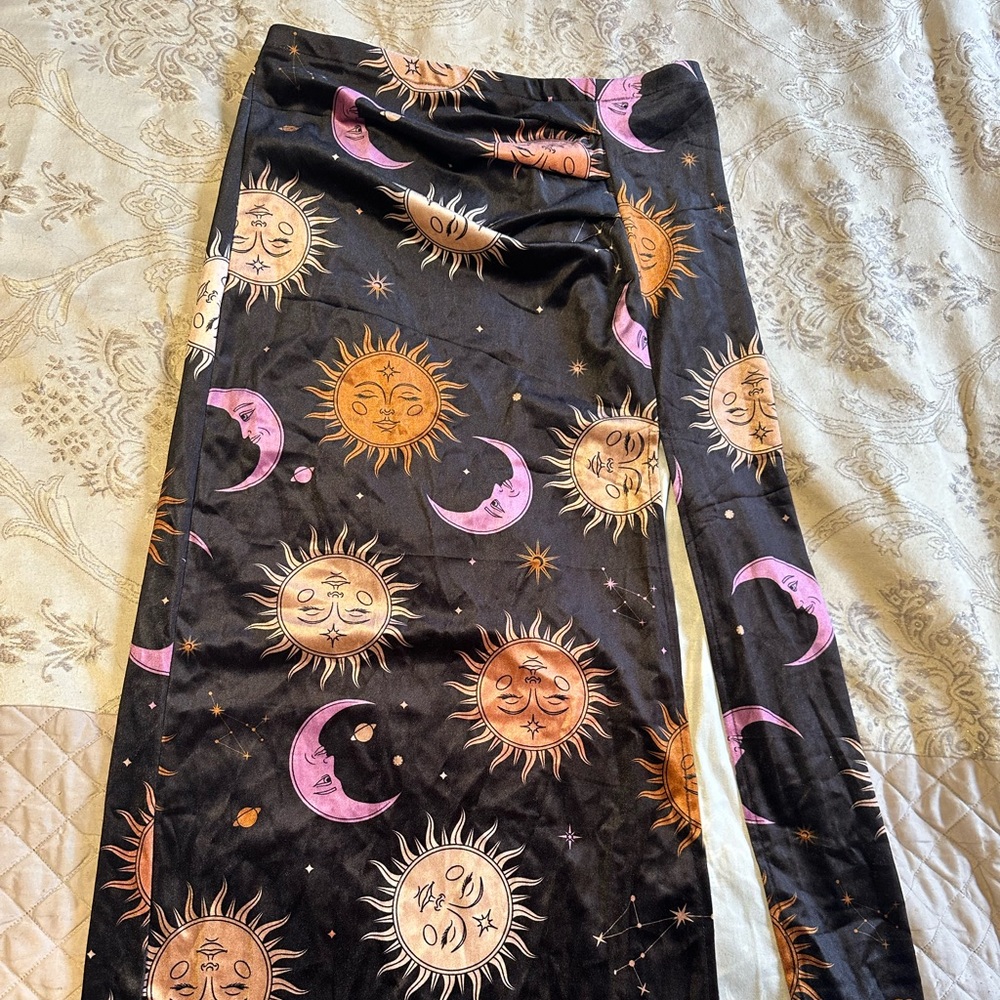 ROMWE Black Skirt with Pink Moon & Gold Sun Print